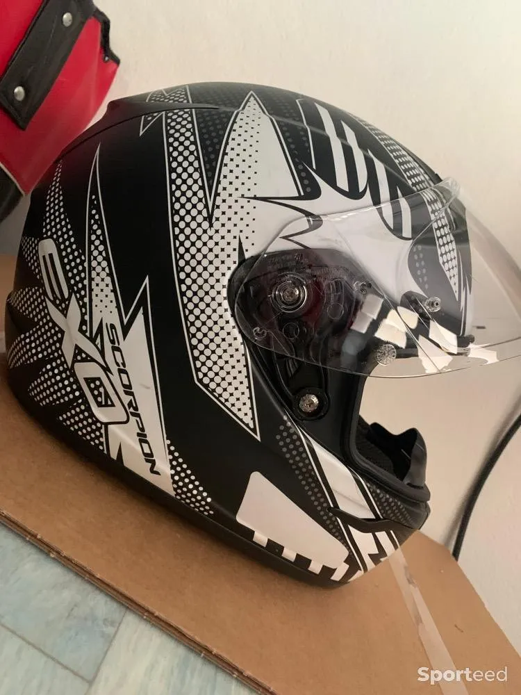 Casque de moto  d'occasion Ajouté le : 02/03/2022