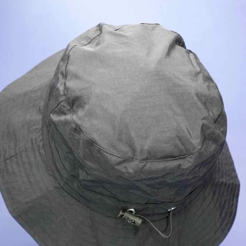 Chapeau de pluie pliable en polyester noir | Chapeau femme