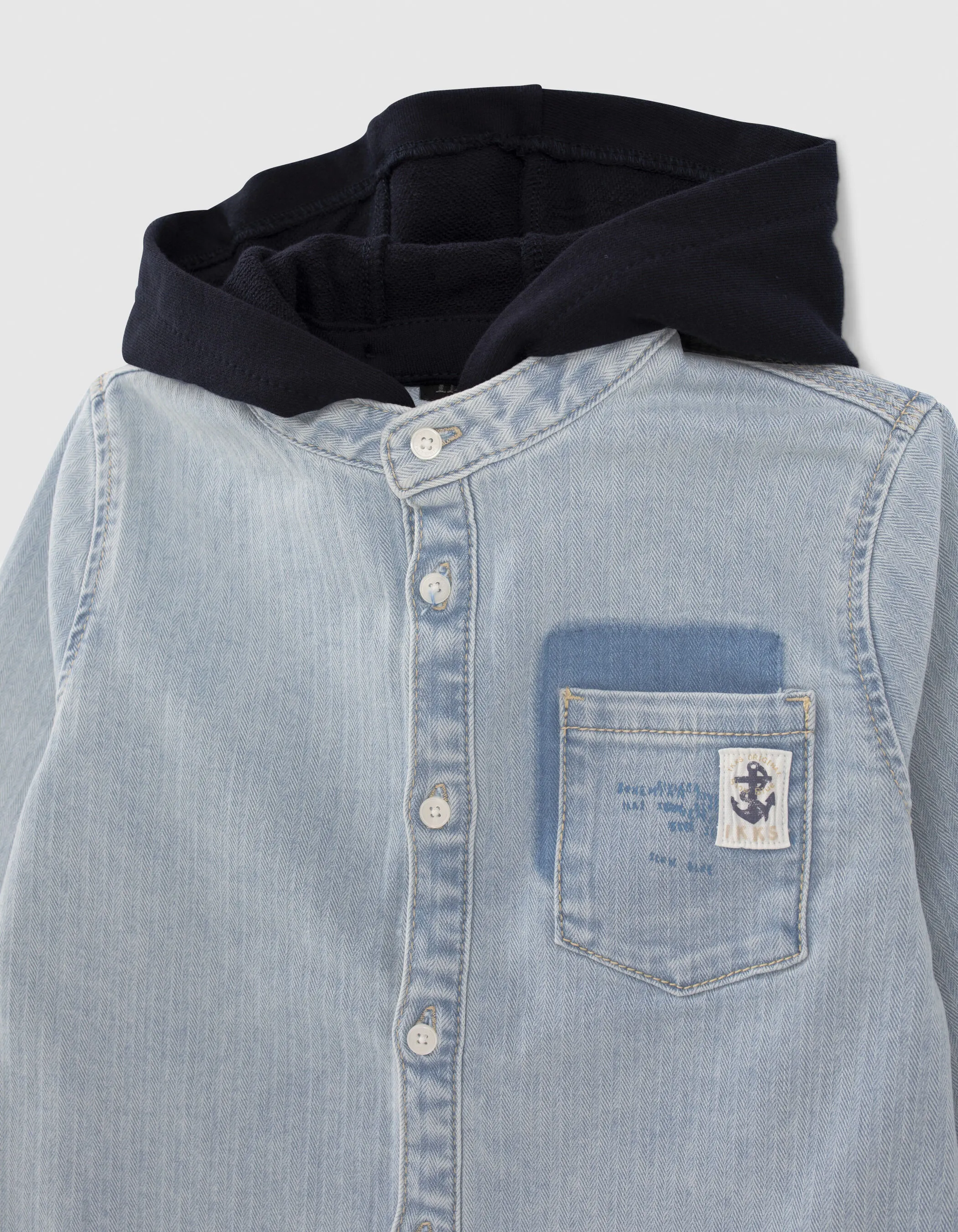 Chemise en jean bleu capuche amovible garçon