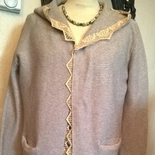 Gilet  long avec des manches longues, en  cachemire et viscose couleur beige