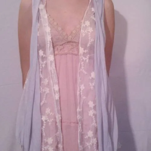 Gilet long en dentelle couleur bleu