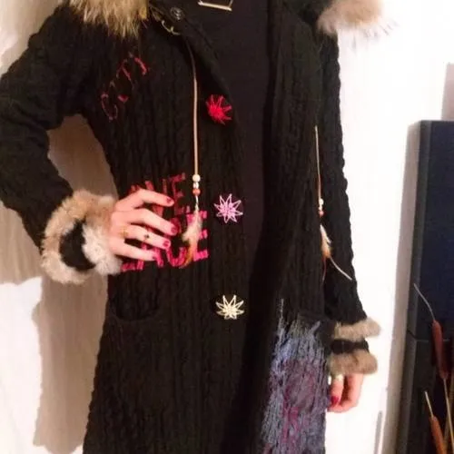 Gilet long à motif et capuche à fourrure