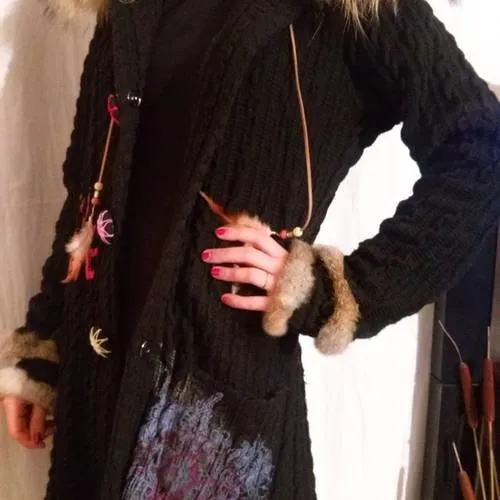 Gilet long à motif et capuche à fourrure