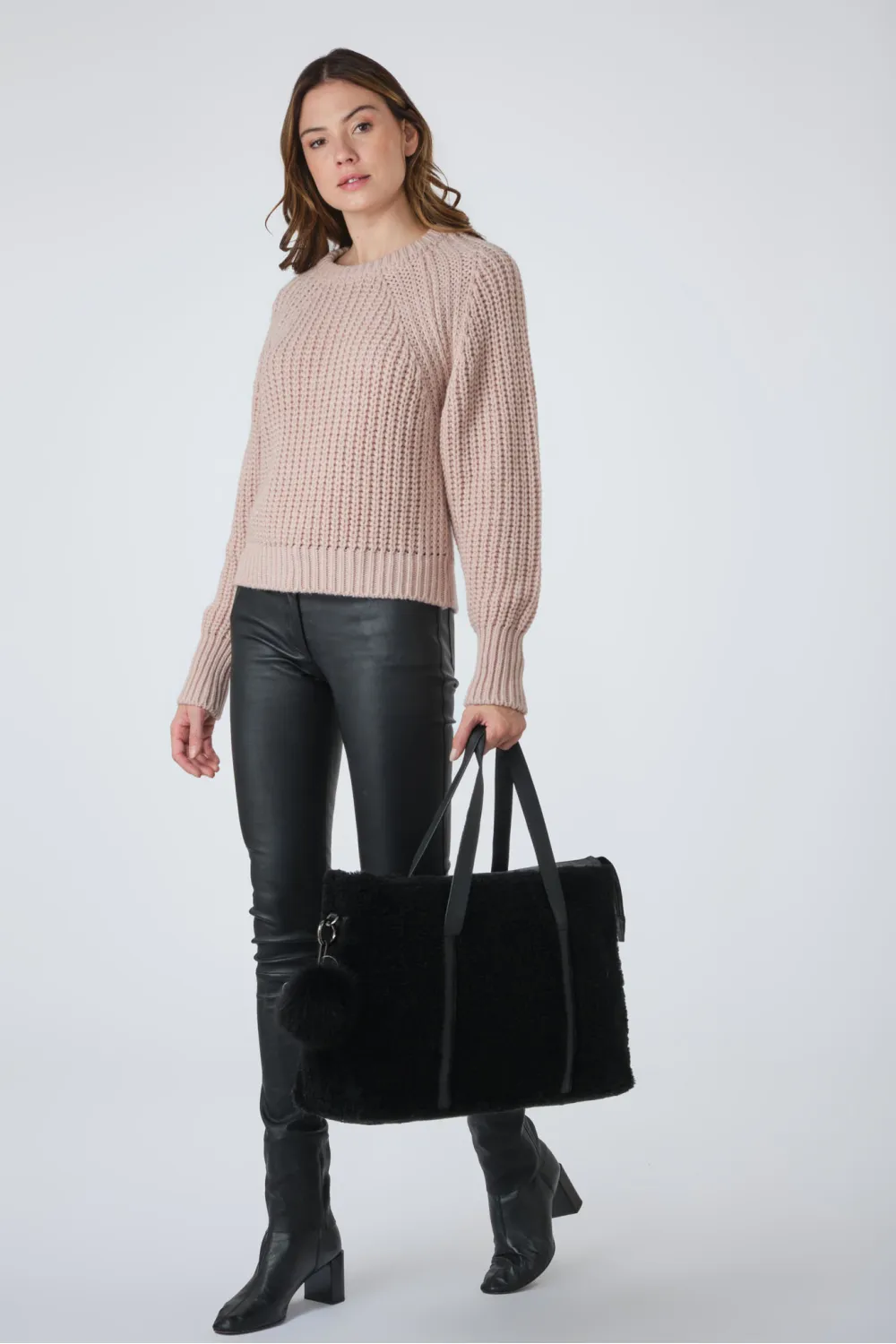 Sac pochette bandoulière chaine en renard, Helma - BOSTON Noir | Cesare Nori