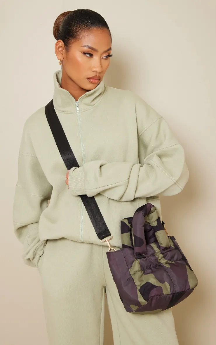 Sac à bandoulière matelassé kaki en nylon imprimé camouflage